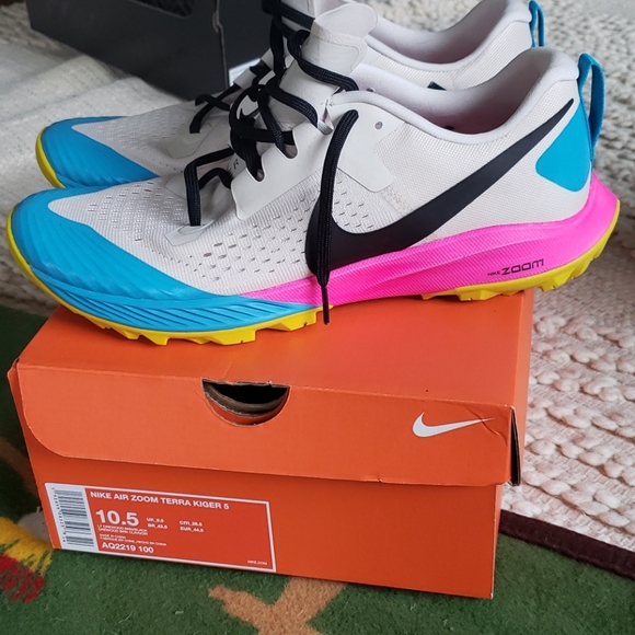 Nike Men's Air Zoom Terra Kiger 5. Box not included - Picture 1 of 6